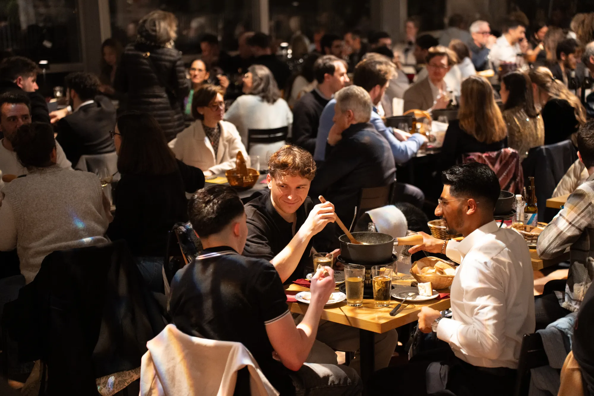 Dîner dans la salle du Pavillon Naftule